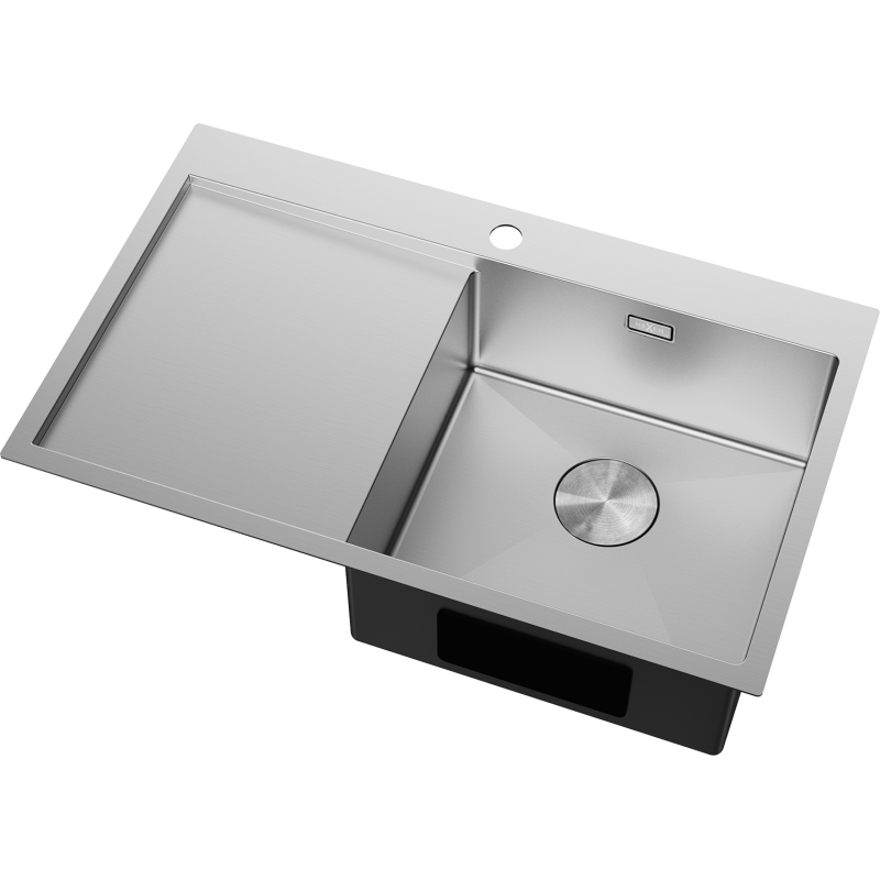 Stål Kjøkkenvask 780 x 480 mm med én kum og høyre avrenner, sett skrått ovenfra.