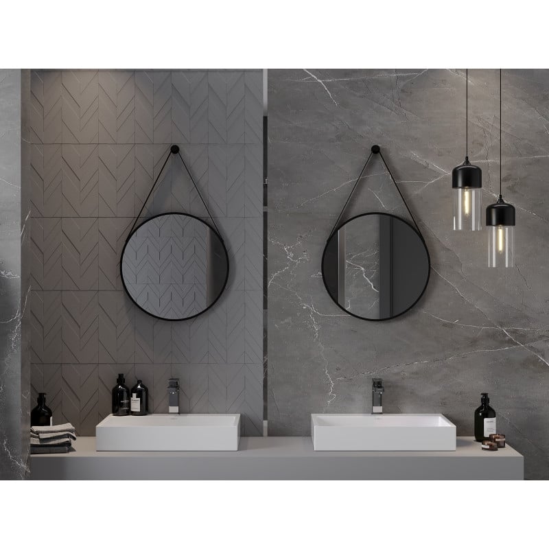 Speil til baderom rund Mexen String med svart aluminiumsramme over to hvite servanter.