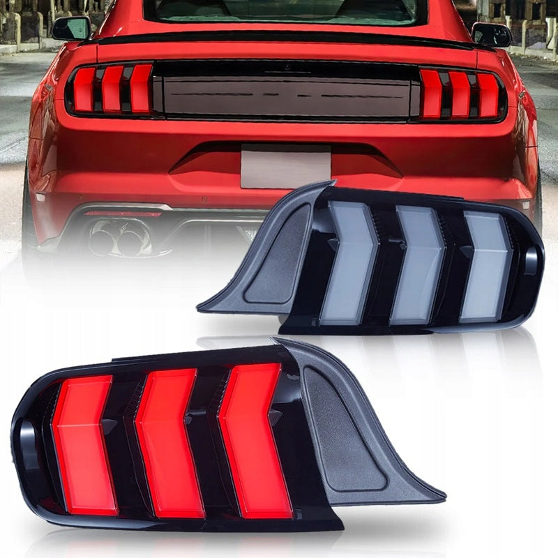 Rød Mustang GT bakfra med tre røde LED-striper i Vland-baklykter.
