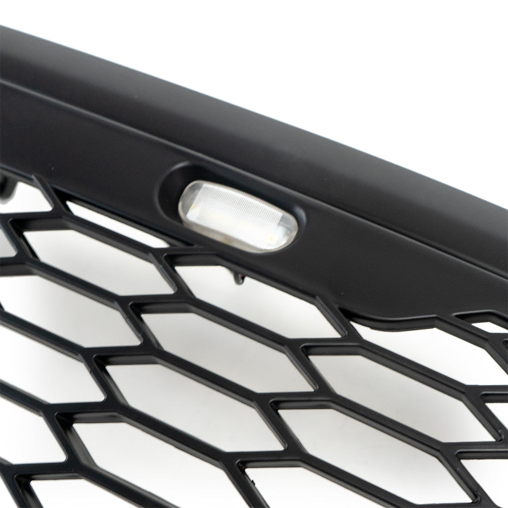 OFD frontgrill med LED-lys til Toyota Hilux Revo 18-20, matt svart ABS, sett forfra