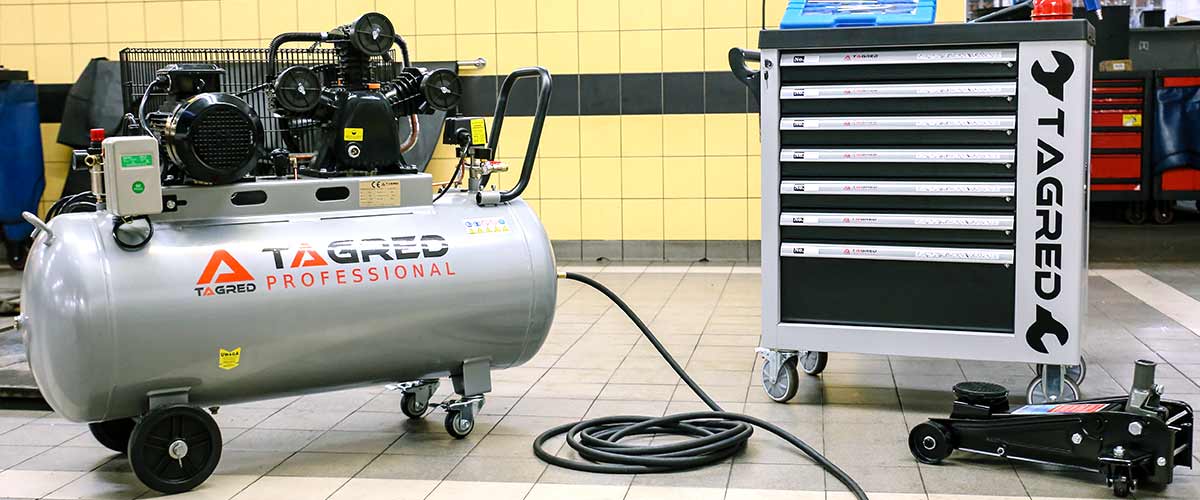 Kompressor Tagred TA309 tre sylindre og kompressorhode ovenfra