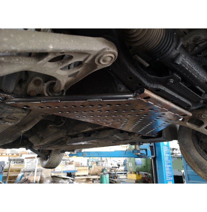 BMW E46 bunnpannebeskyttelse med X-brace beregnet for drift og motorsport