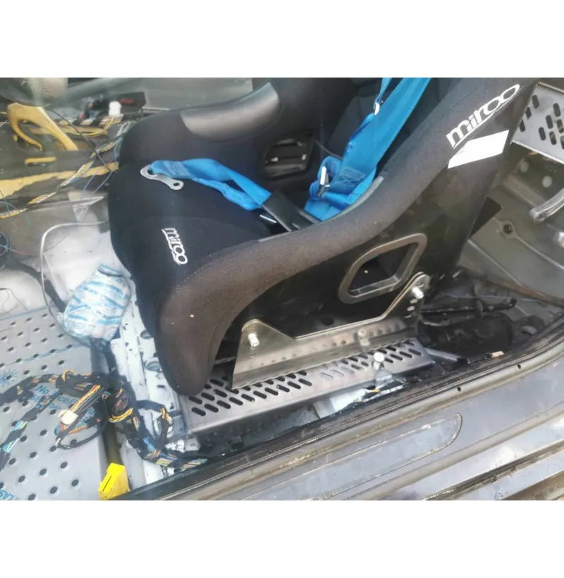Sort pulverlakkert seteplattform V2 for racing- og sportssete i BMW E90 E92 E82