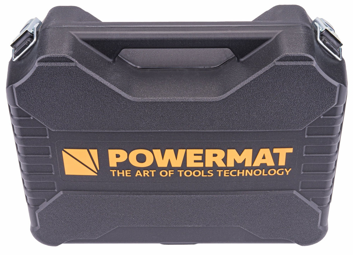 Powermat transportkoffert i svart plast med baerehandtak og metallklips sett forfra
