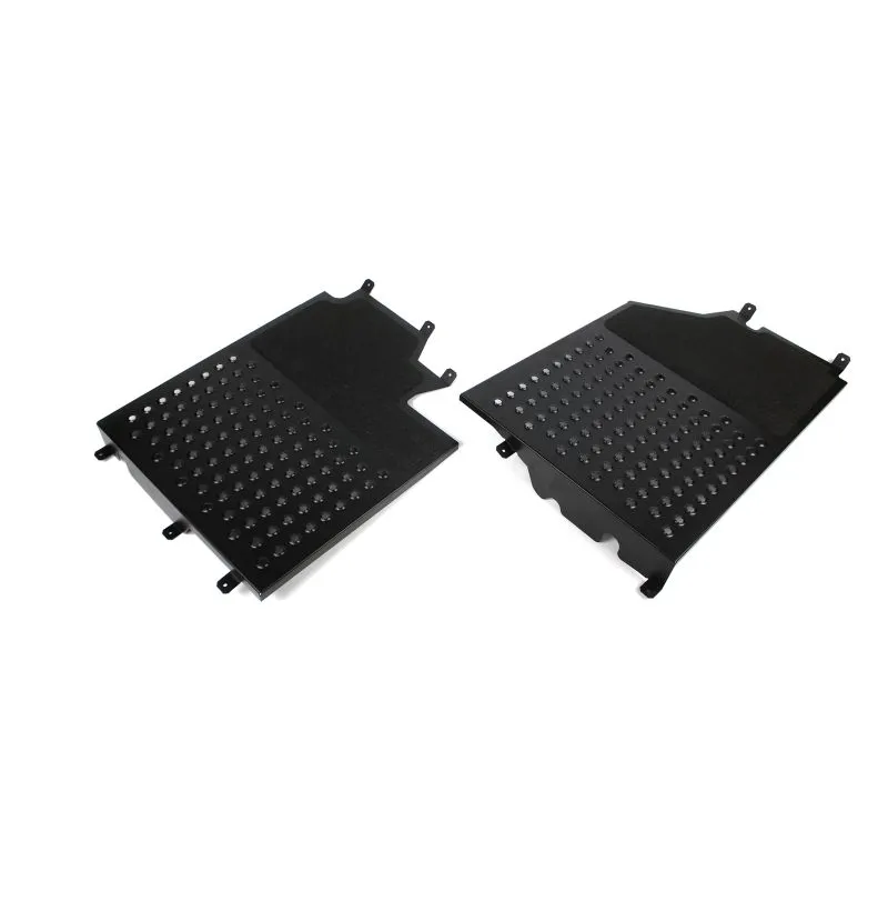 Gulvplate montert i BMW E36 interiør for bedre pedalkontroll under racing