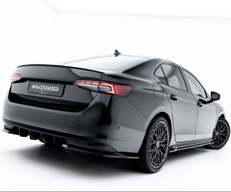 Skoda Superb Mk4 Sportline – ABS Gloss Black bakdiffusor