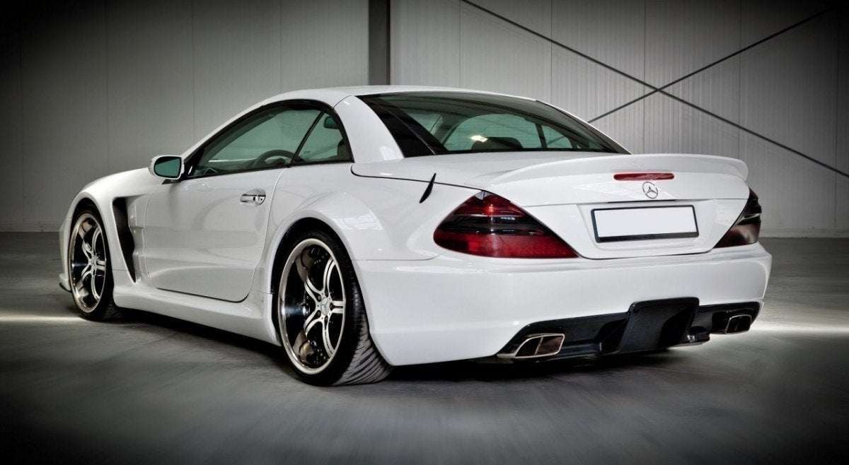 Sideskjørt og brede skjermer på Mercedes SL R230 bodykit, skrå vinkel