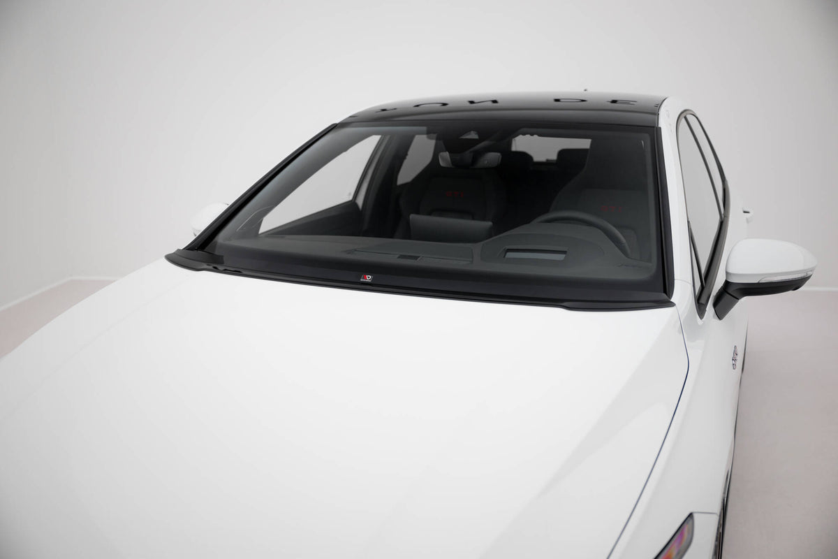 Panserforlenger for VW Golf 8 montert på bil med sportslig styling