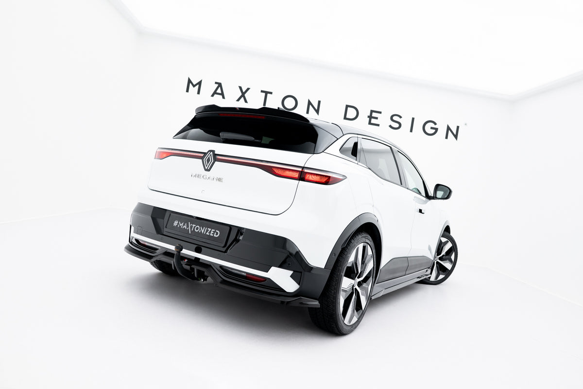Bakre diffuser til Megane E-Tech Electric montert på bil, skrå vinkel