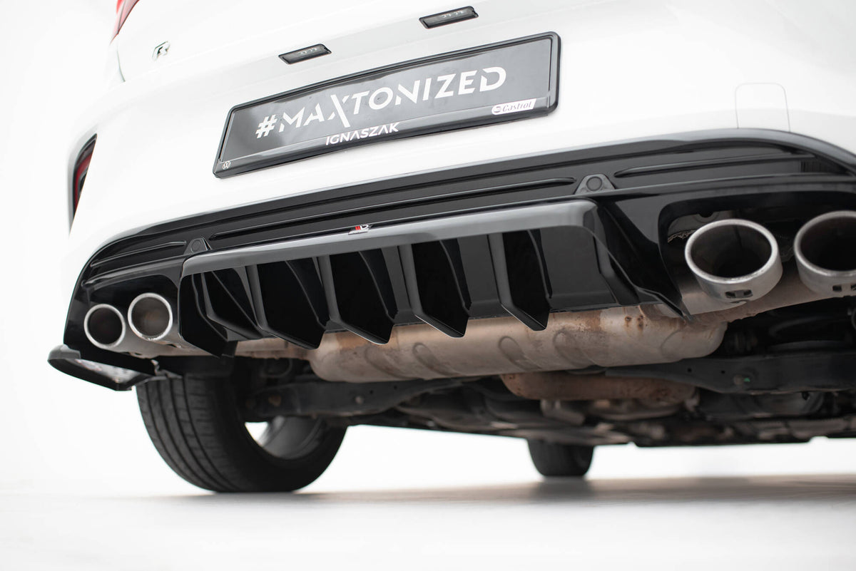 Maxton Design diffuser for VW T-Roc R i nærbilde av vertikale stenger