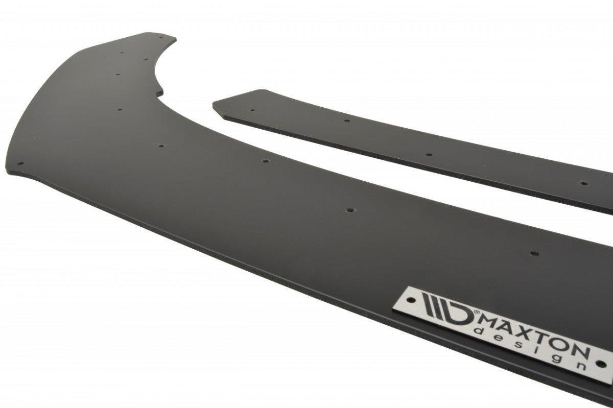 Front splitter til VW Polo GTI MK5 Facelift i sort plast med Maxton Design-logo og forborede hull.