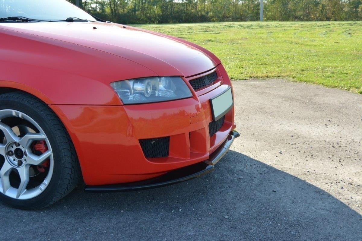 Front splitter til Fiat Stilo Schumacher i nærbilde av overflaten
