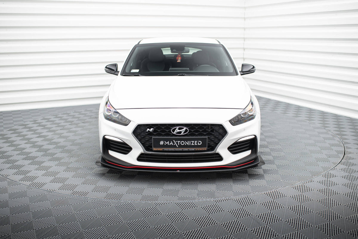 Front splitter flaps montert på Hyundai i30 N Mk3 Hatchback i nærbilde