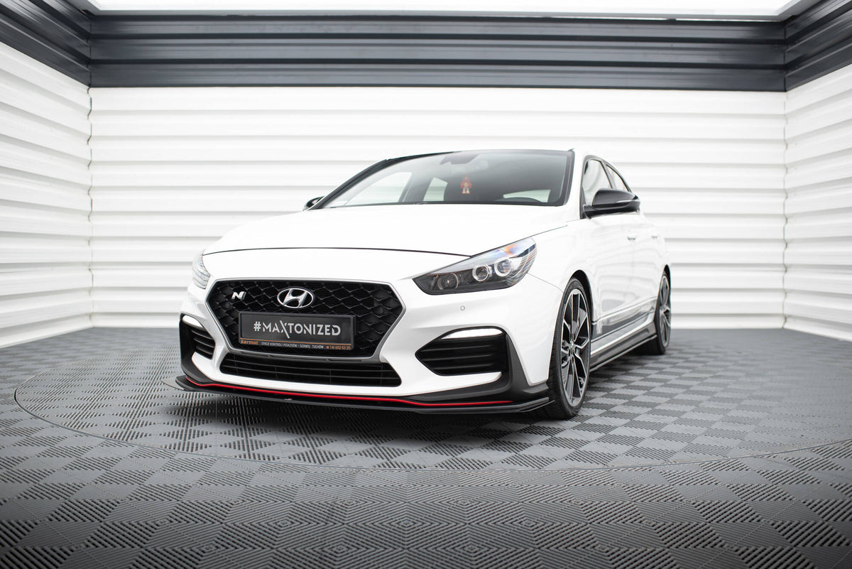 Maxton Design frontflaps for i30 N Mk3 Fastback vist fra skrå vinkel