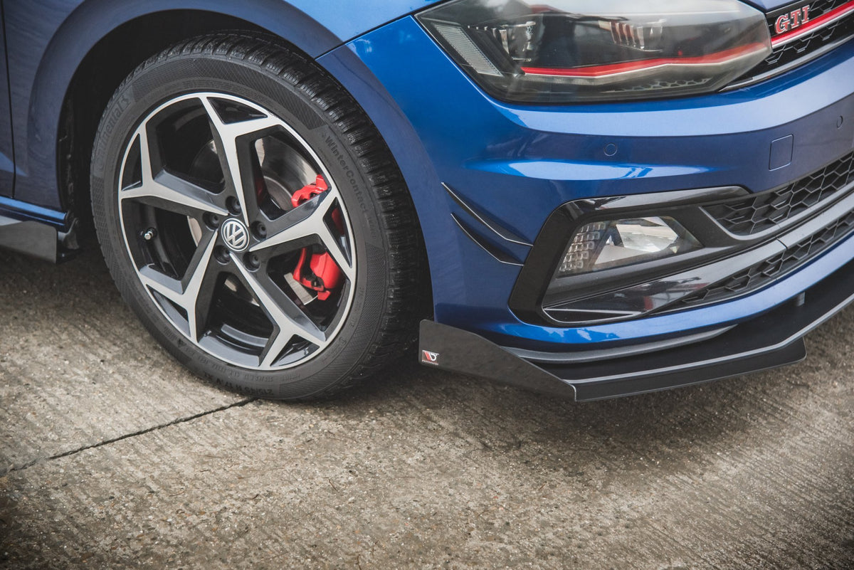 Flaps til front splitter for VW Polo GTI Mk6 i blank svart, sett forfra