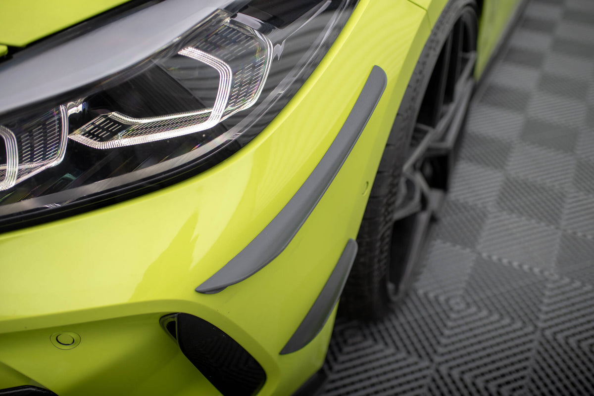Canards RS montert på frontfanger til BMW F40 M135i – nærbilde fra venstre side