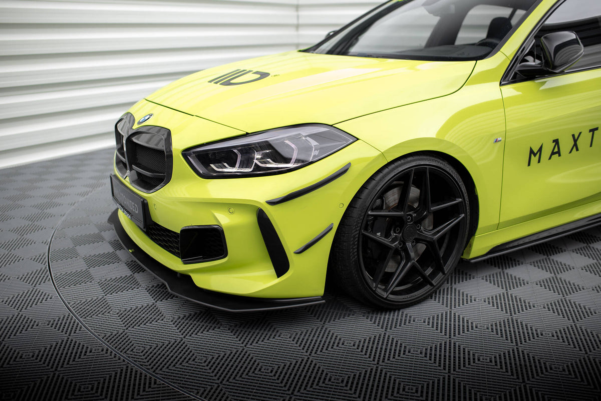 BMW 1-serie F40 128ti med frontfanger canards RS fra Maxton Design – sett forfra