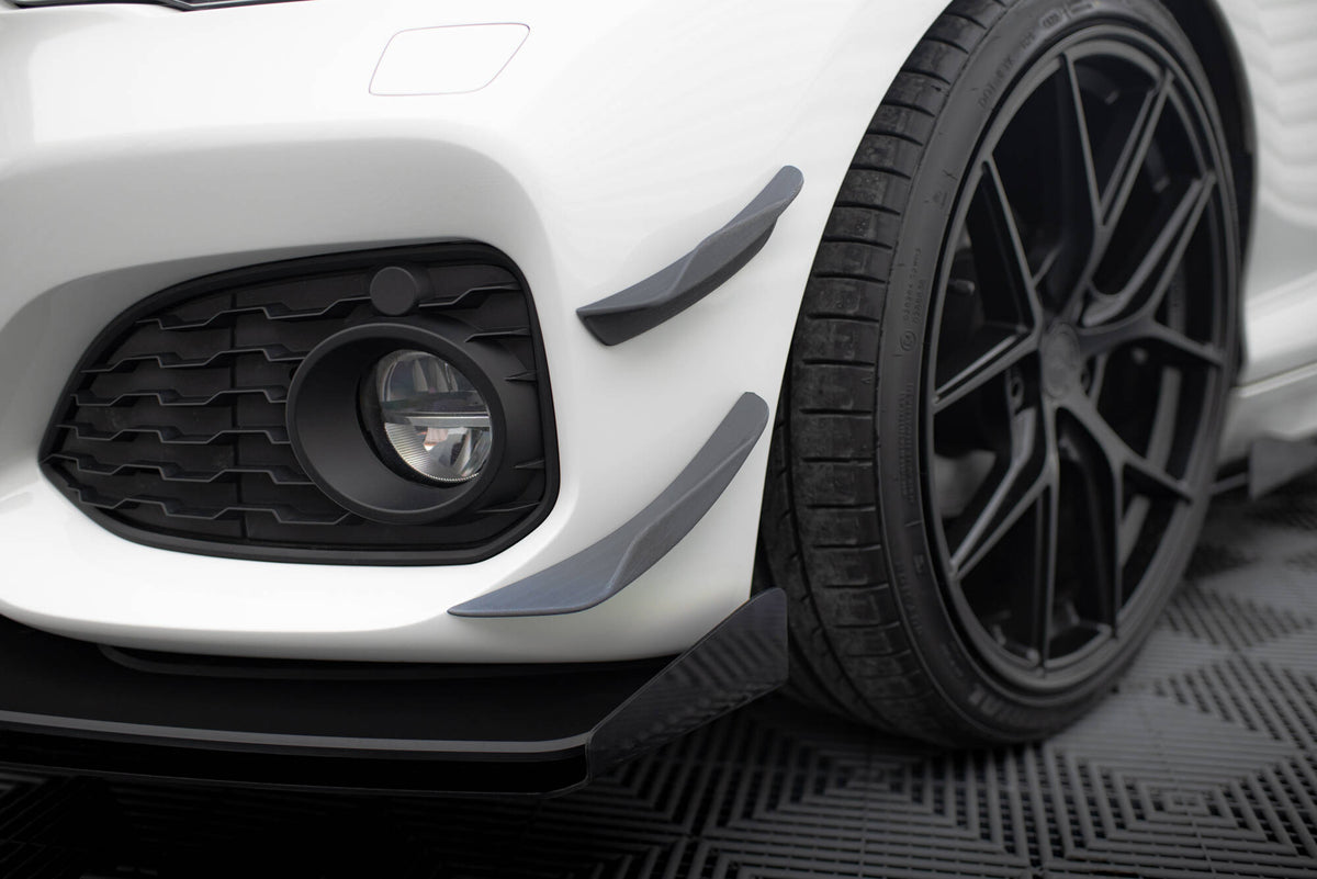 Nærbilde av venstre frontfanger vinge i glans sort til BMW F20 M-Pakke Facelift