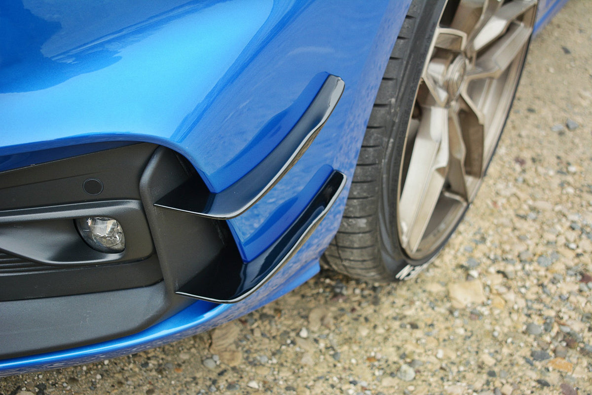 Nærbilde av Maxton Design canards for Ford Focus MK4 med overflatedetaljer