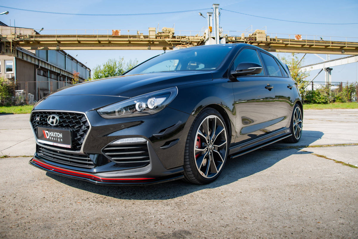 Nærbilde av frontfanger-vinger i ABS-plast for Hyundai i30 N Mk3