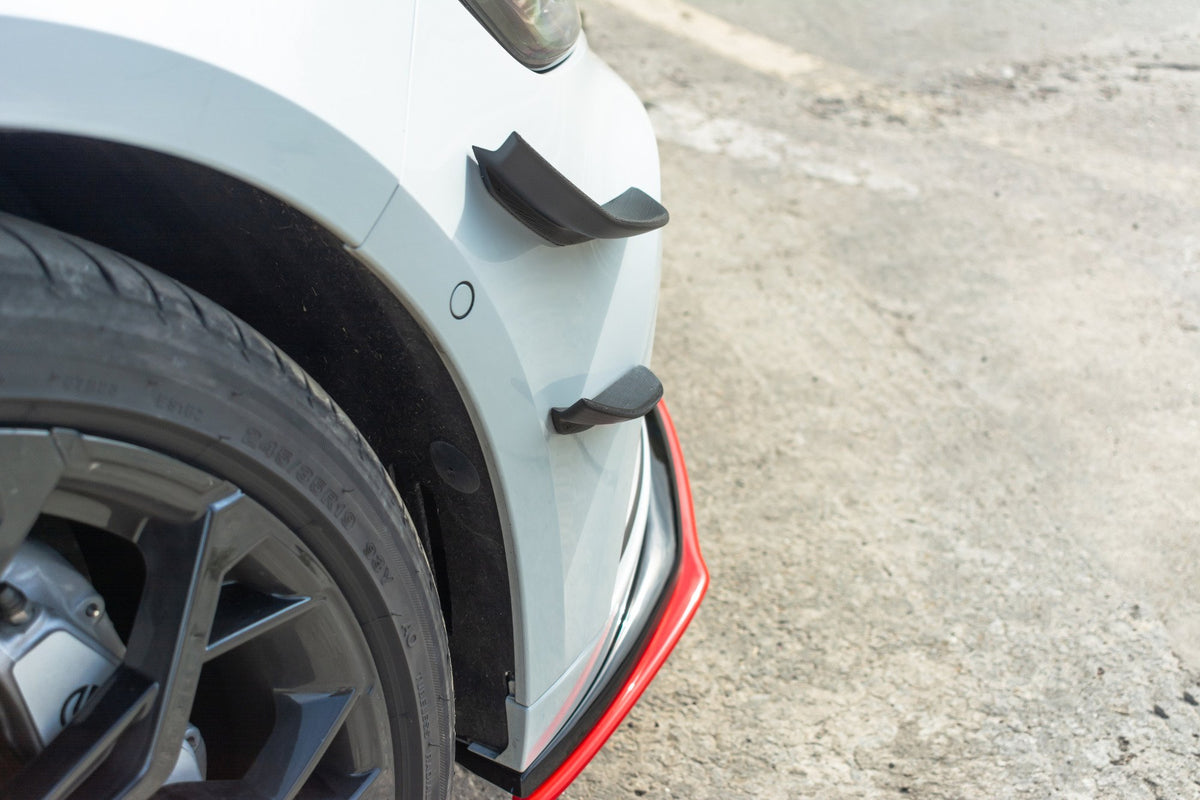 Canards montert på frontfangeren til Renault Megane IV RS
