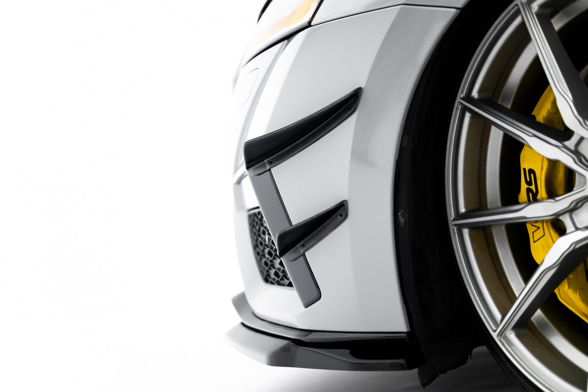 Nærbilde av canard i ABS-plast for Skoda Octavia RS Mk4