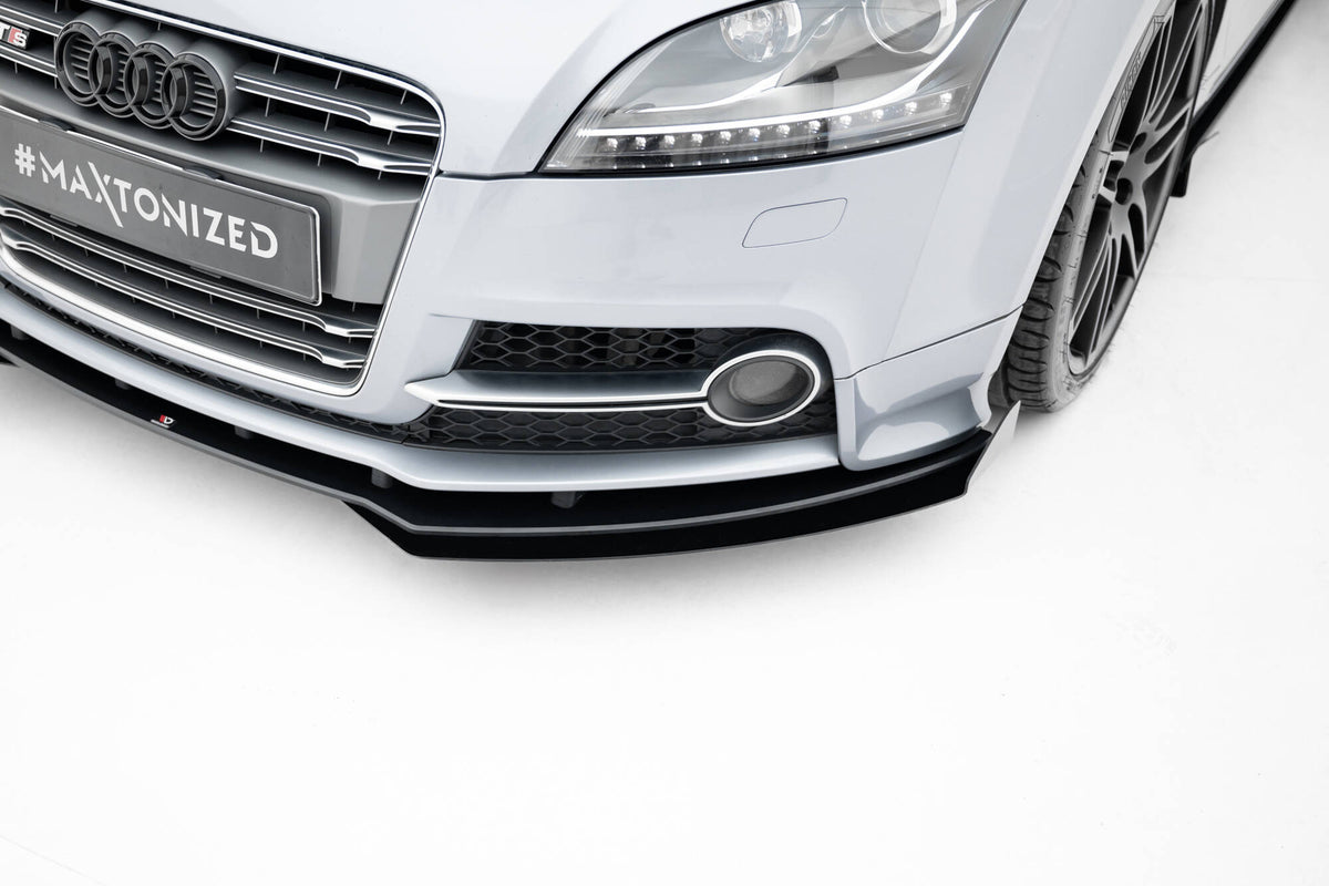 Frontfanger canards til Audi TT S 8J Facelift i blank svart finish sett forfra