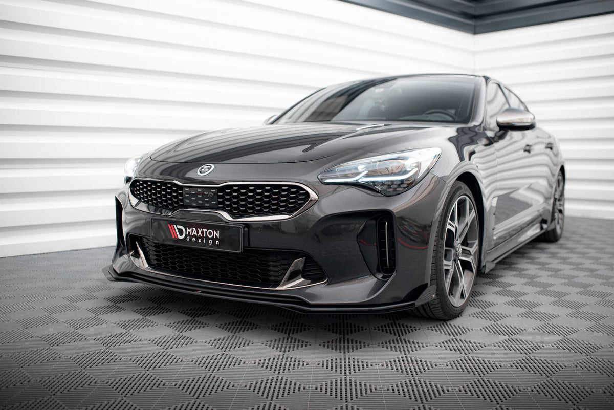 Nærbilde av canard i 10 mm ABS-plast med blank svart finish til Kia Stinger