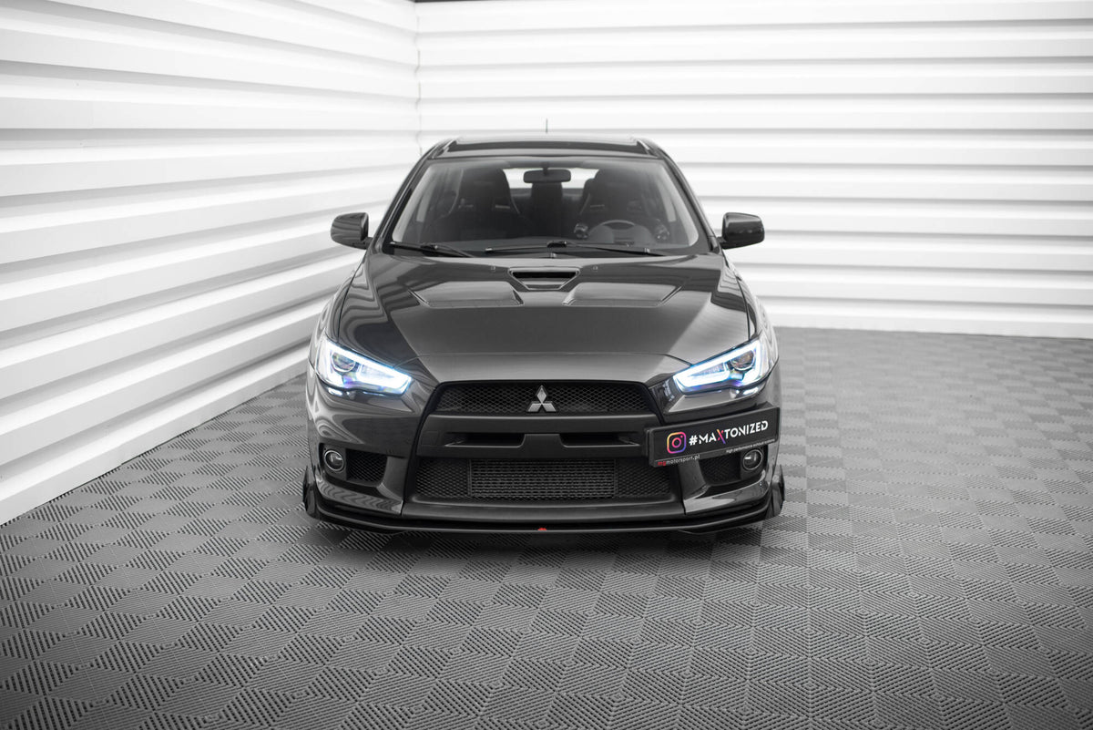 Frontfanger vinger i blank svart ABS-plast for Lancer Evo X, nærbilde av overflaten