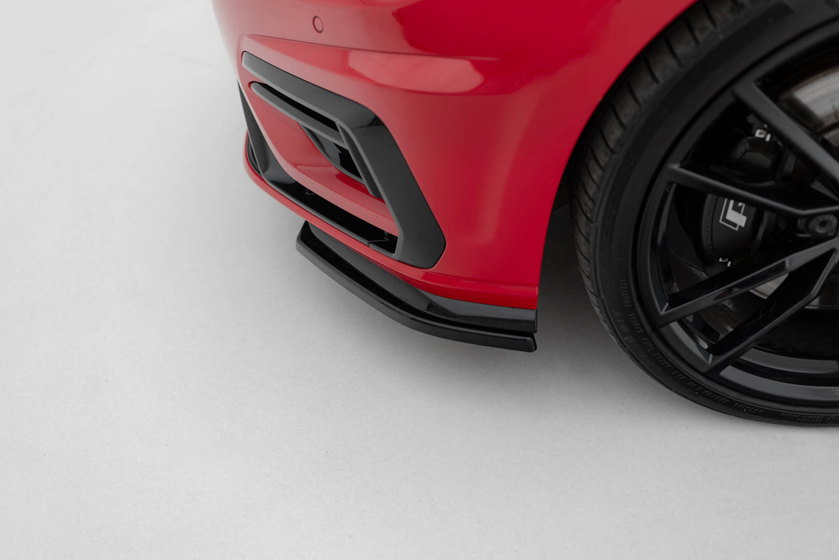 Frontfanger canards montert på VW Golf R MK7 Facelift, skrå vinkel
