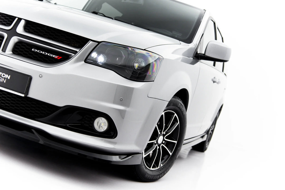 Frontsplitter i ABS-plast sett fra siden på Dodge Grand Caravan