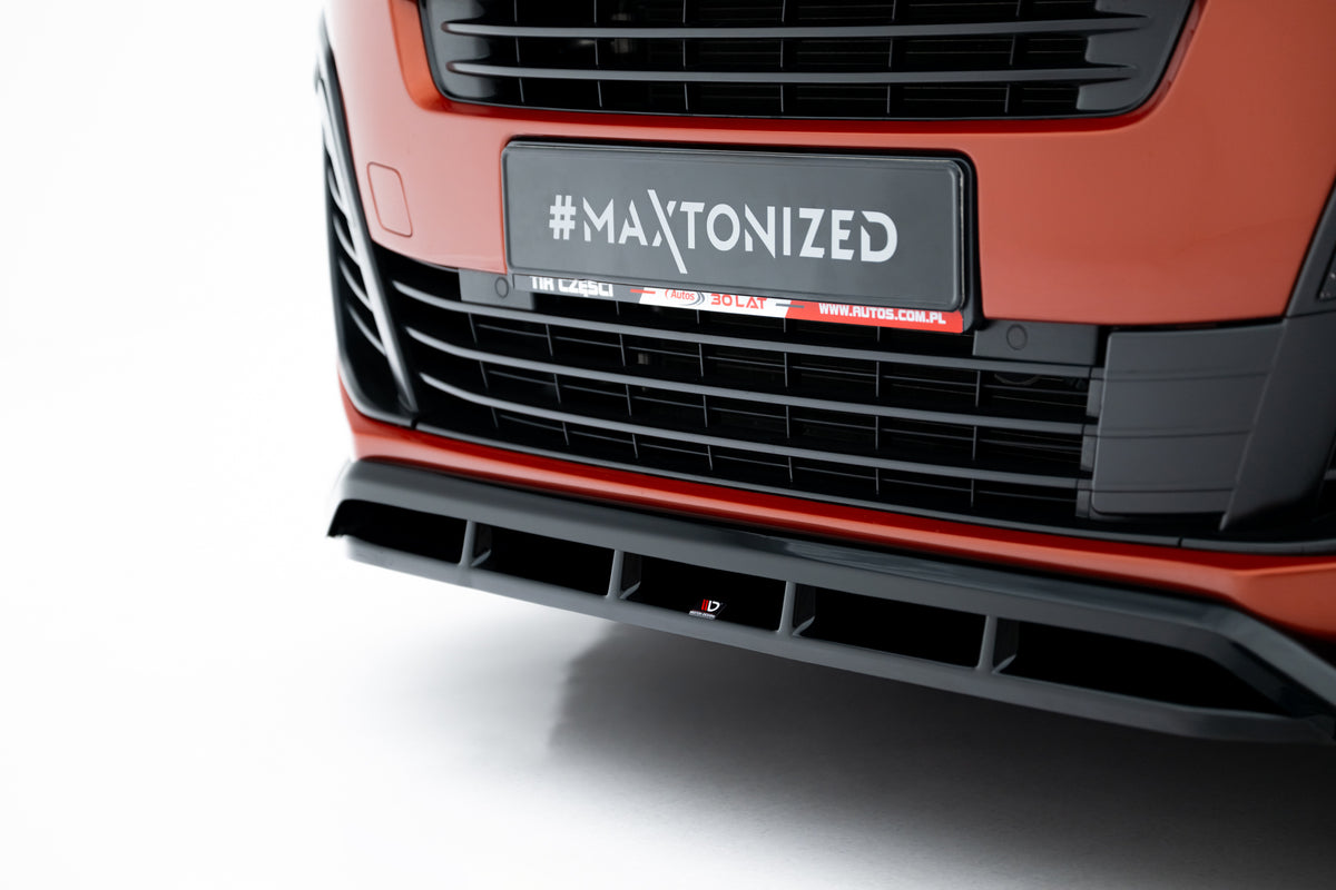 Frontsplitter montert nederst på frontstøtfangeren på Peugeot Expert Mk3