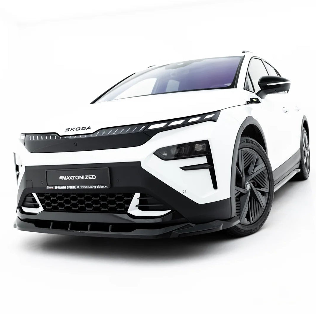 Frontsplitter i blank sort ABS til Skoda Elroq RS Mk1 montert på frontfangeren