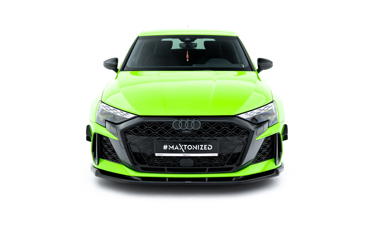 Frontsplitter montert på Audi RS3 Sportback 8Y Facelift sett forfra