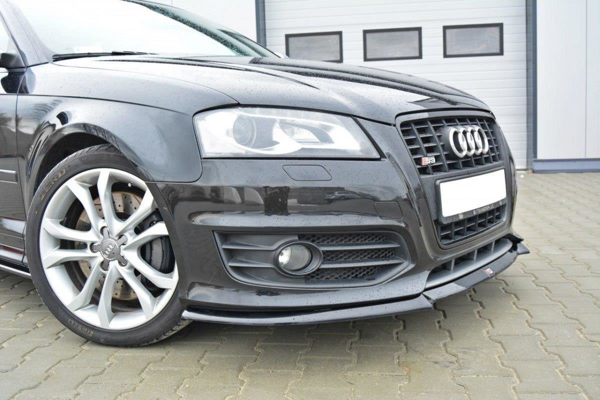 Frontleppe Audi S3 8P FL V.1 med våt front, grill, tåkelys og sølvfelg sett fra venstre side.