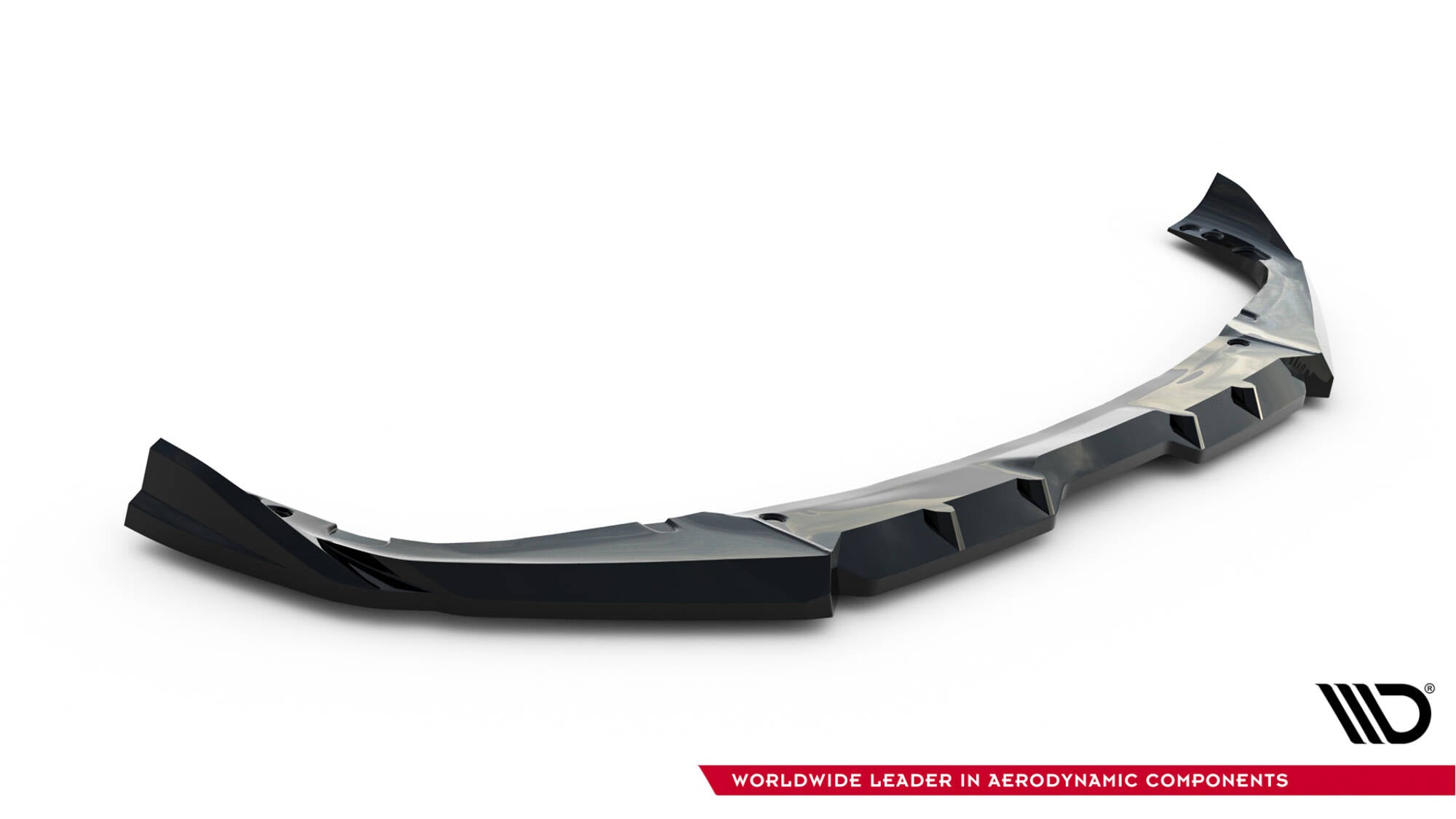 Front splitter til BMW X6 M F96 Facelift V.1 i svart plast med markerte kanter, trekvart vinkel.