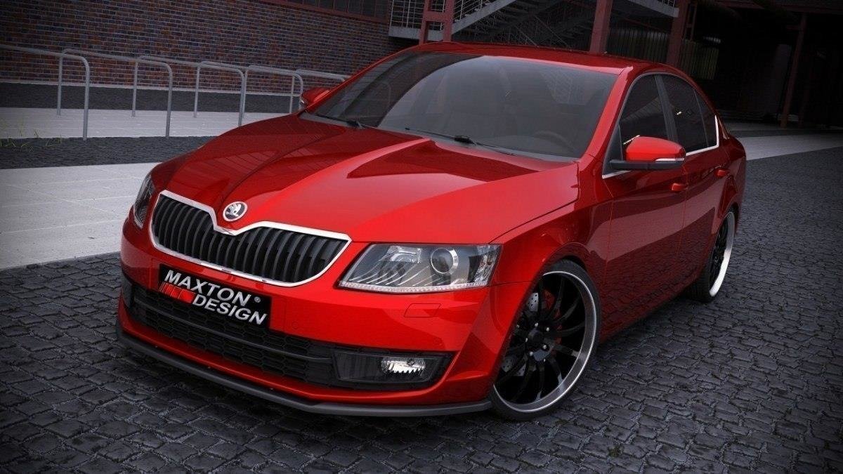 Frontspoiler på rød Skoda Octavia MK3 med sorte sportsfelger og Maxton Design-logo foran.