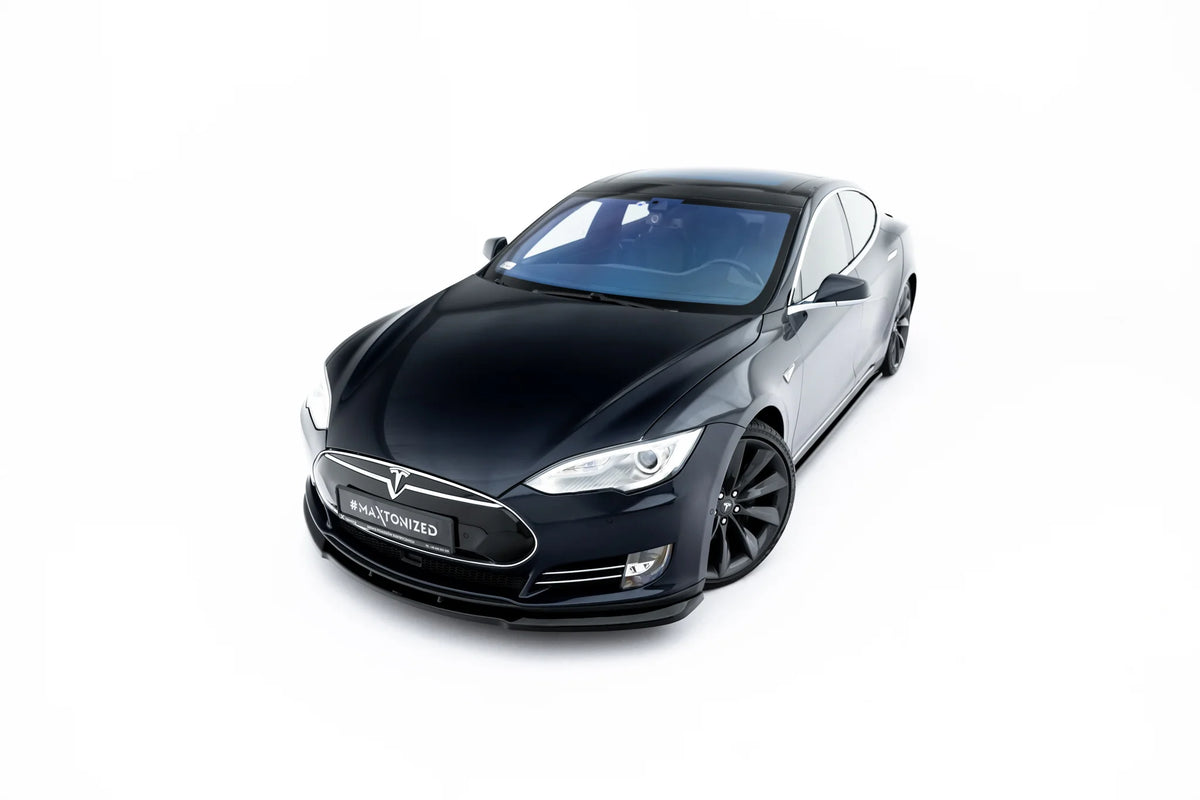 Nærbilde av Gloss Black-overflate på frontsplitter til Tesla Model S Mk1