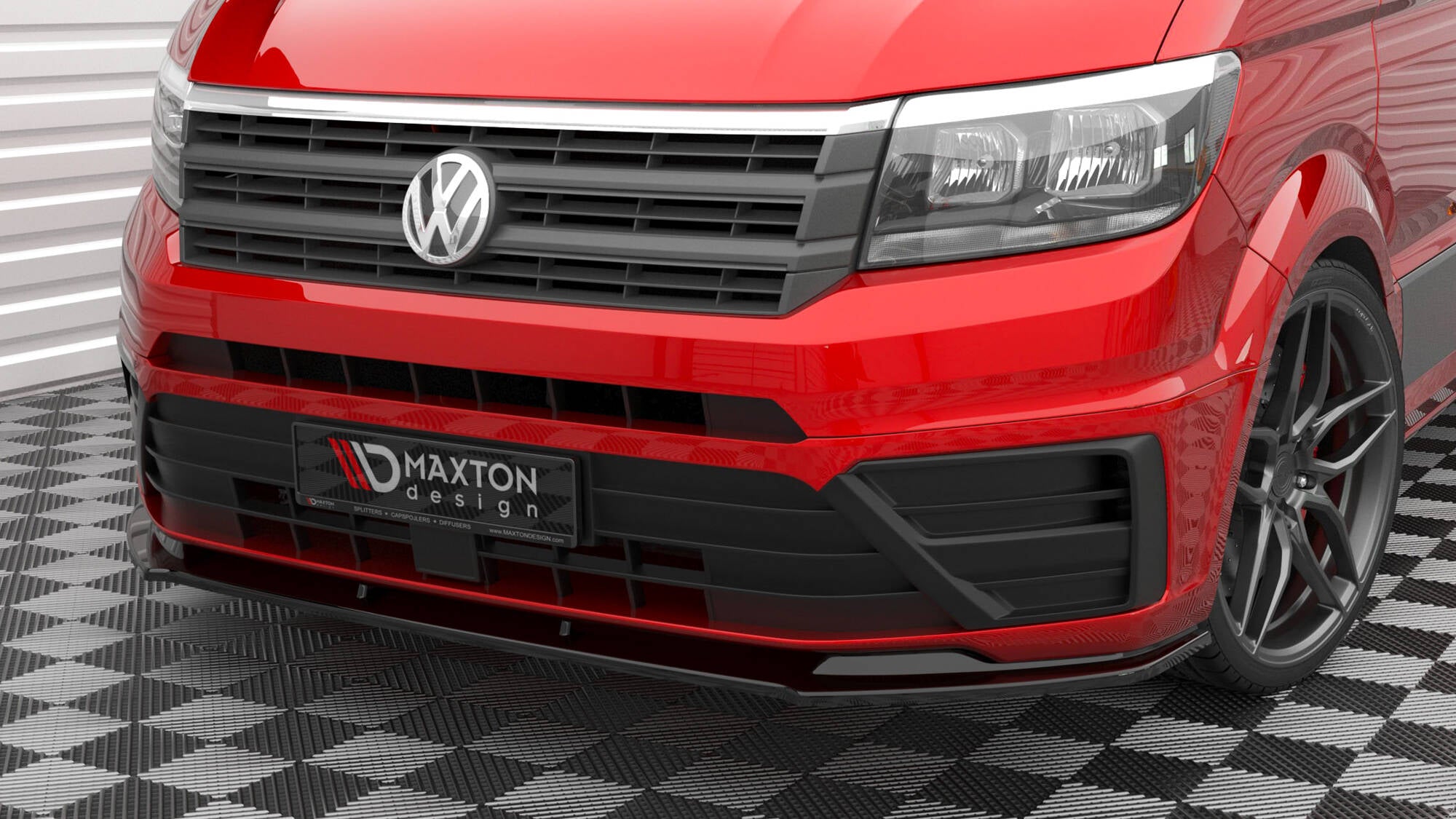 Spoiler Volkswagen Crafter MK2 V.1 med svarte detaljer og Maxton Design-logo, sett fra siden og ovenfra.