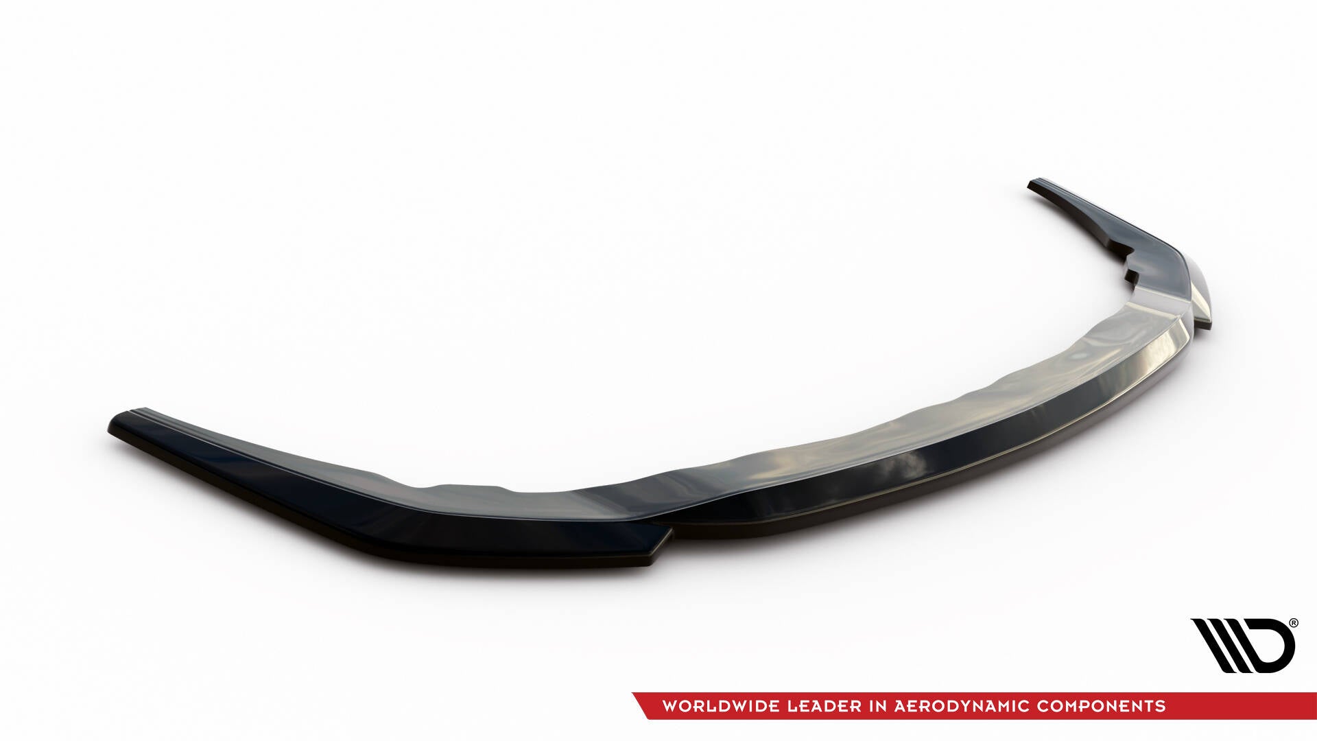 Front splitter BMW M135I F40 V.10 i sort, skinnende plast sett skrått ovenfra mot hvit bakgrunn.