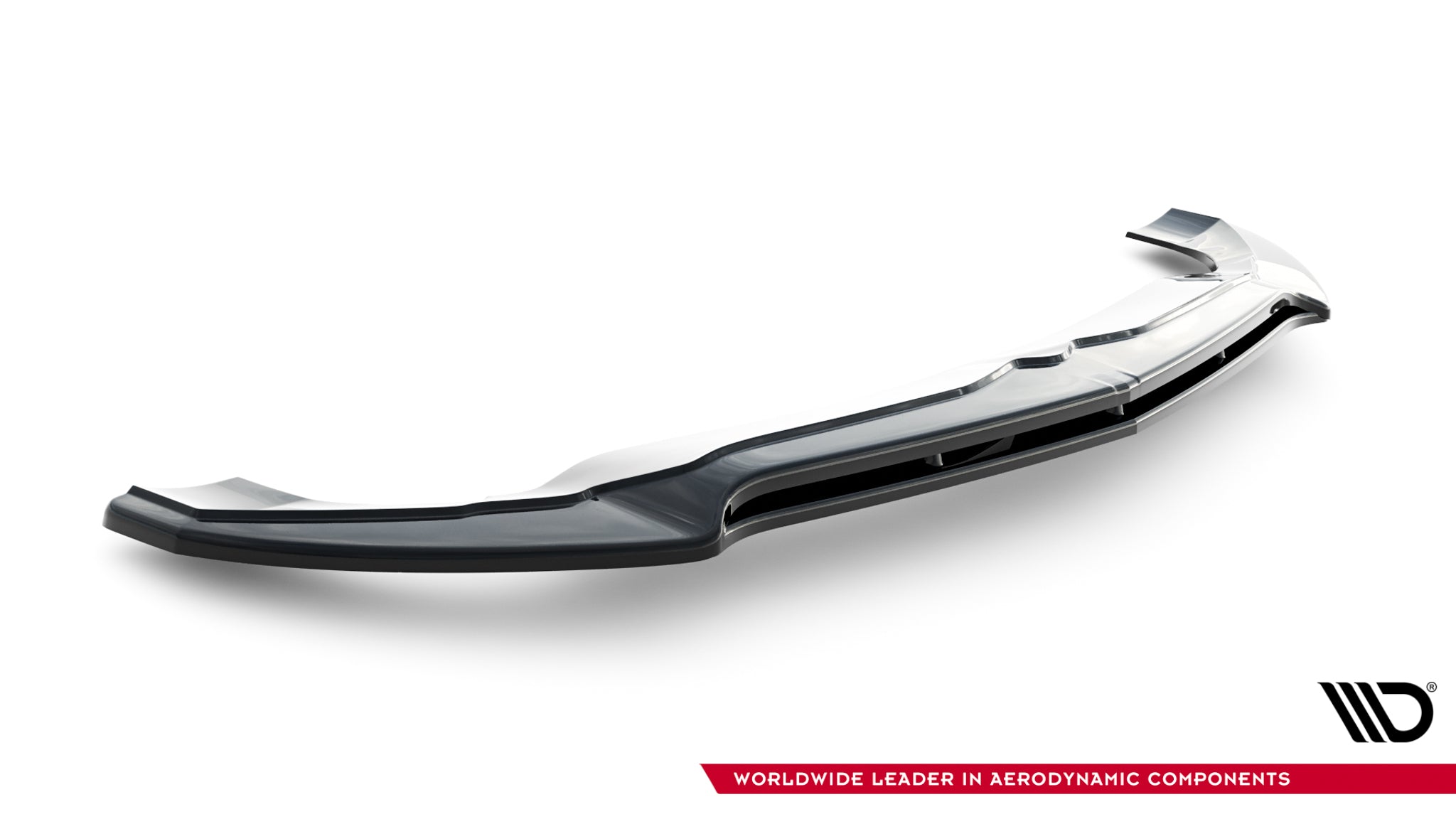 Front splitter Alfa Romeo Stelvio MK1 V.2 i svart og sølv, skråvisning mot hvit bakgrunn.