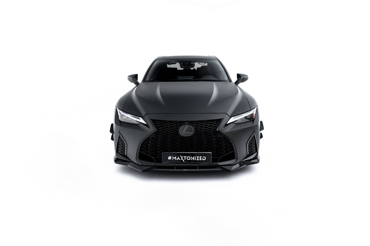 Nærbilde av blank sort frontsplitter til Lexus IS 500 XE30