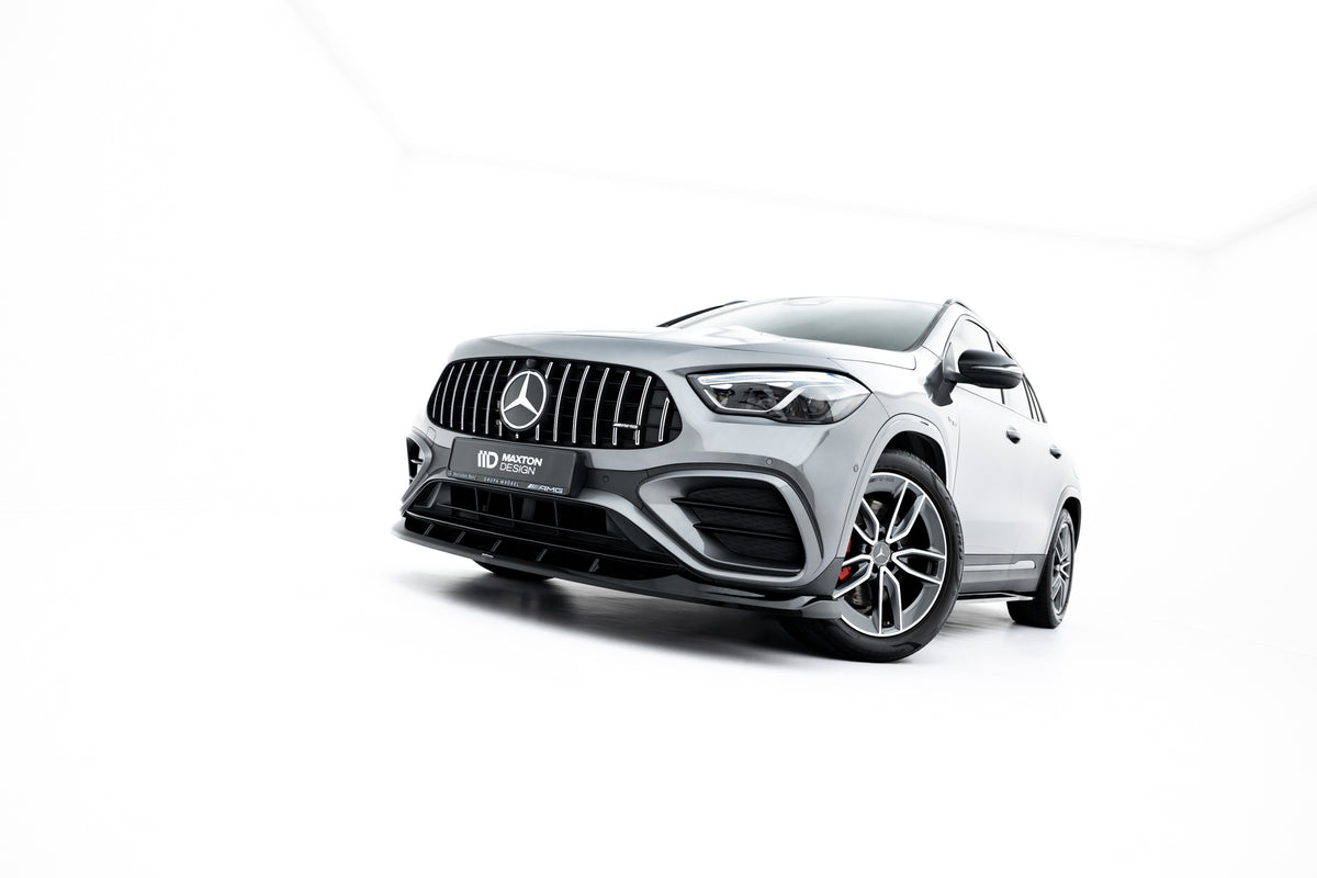 Detalj av kanten på frontsplitteren til Mercedes GLA 35 AMG