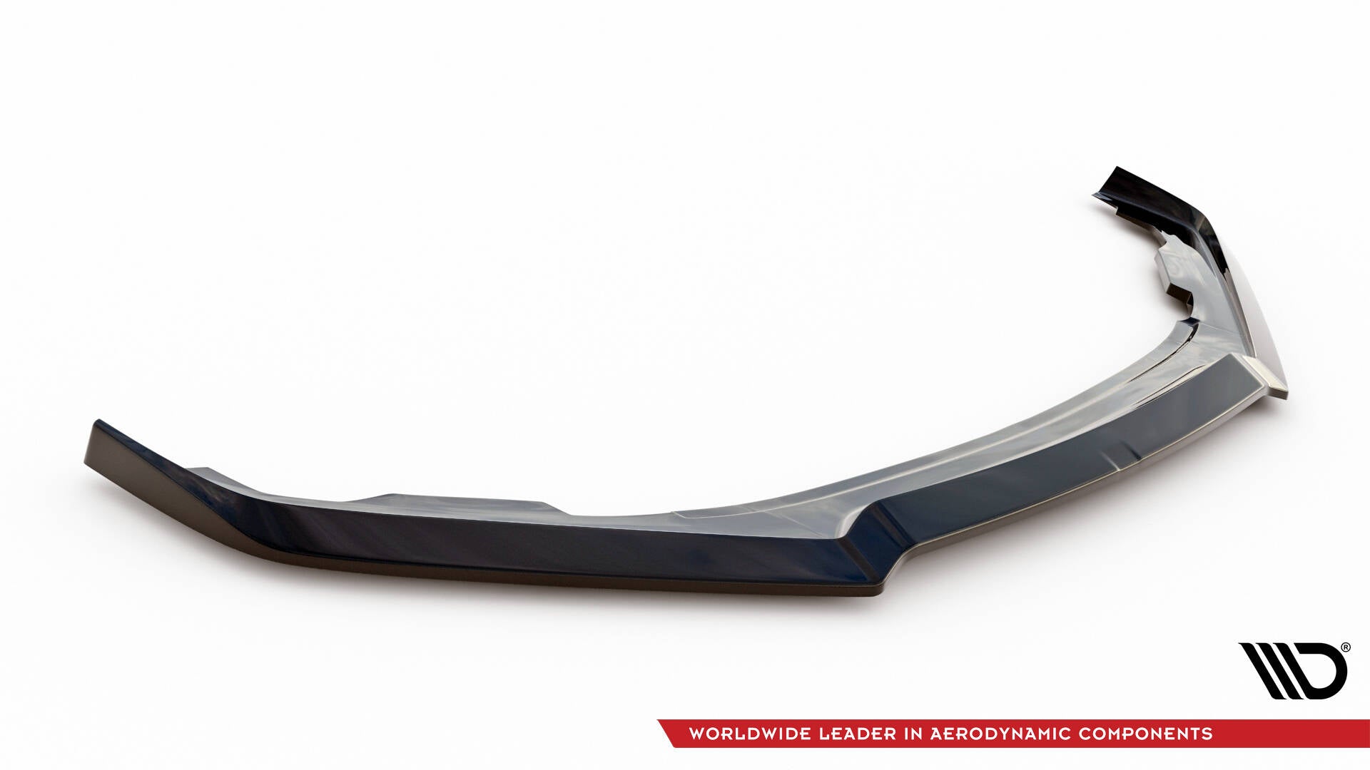 Front splitter til Subaru BRZ MK1 V.2 i svart, blank finish, skrå vinkel mot hvit bakgrunn.