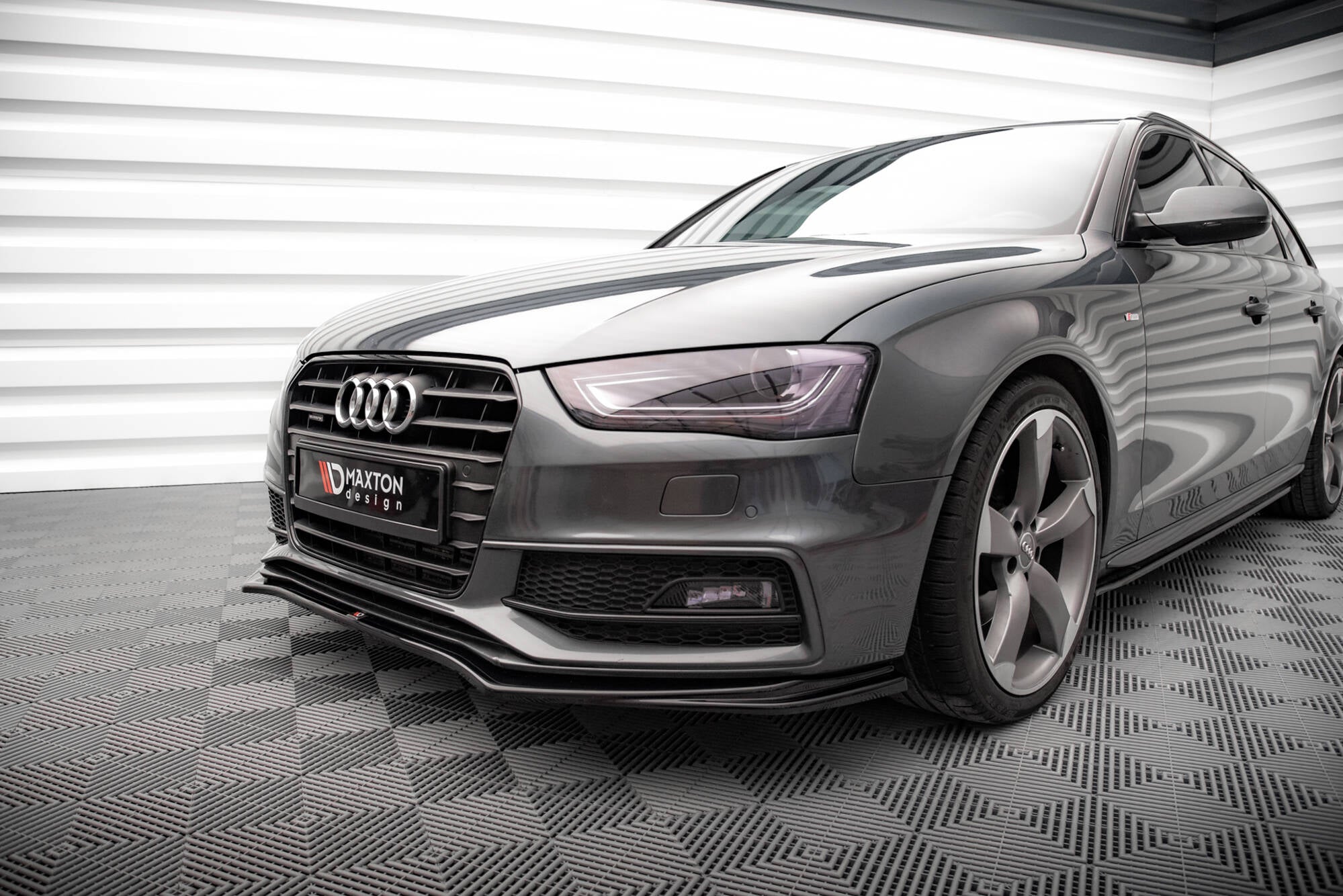 Frontleppe Audi A4 S4 B8 Facelift S-Line V.4 vist som representativt produktbilde.
