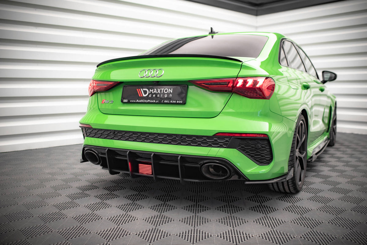 Bakside av bremselys til Audi RS3 8Y som viser kontakt og festemekanisme