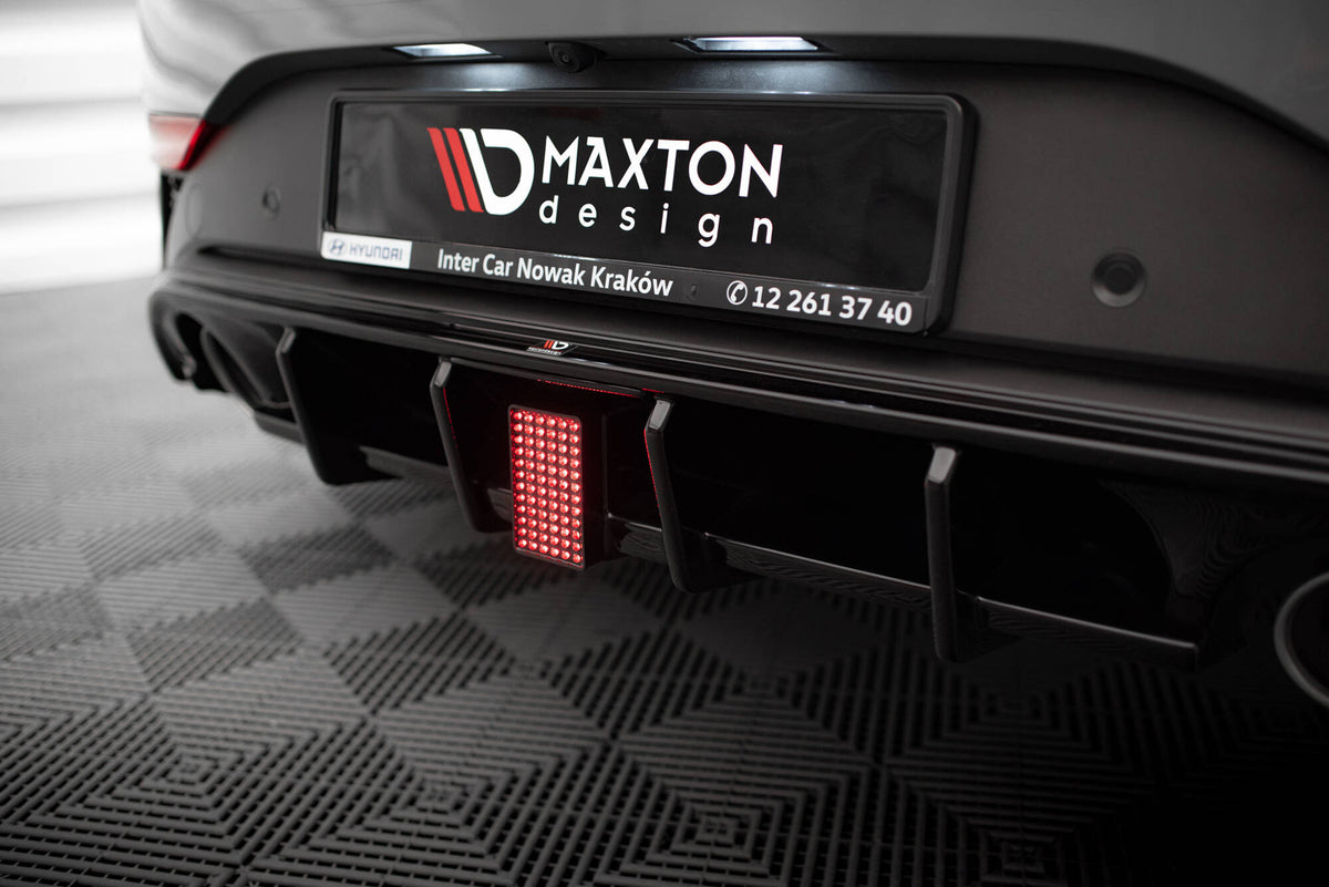 Innhold i settet med LED-lys og brakett for Hyundai I30 N diffusor