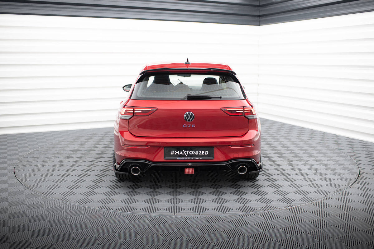 Tredje bremselys for VW Golf 8 GTI / GTE sett skrått bakfra
