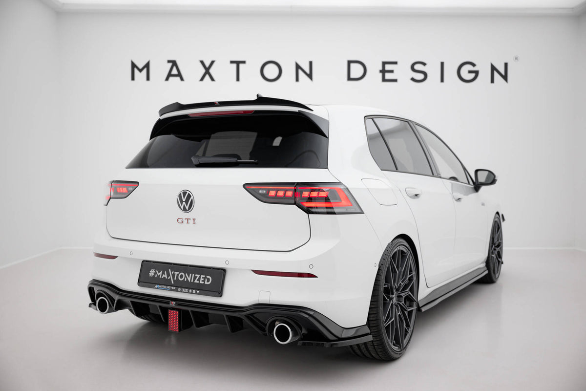 Tredje bremselys for VW Golf 8 GTI sett skrått bakfra