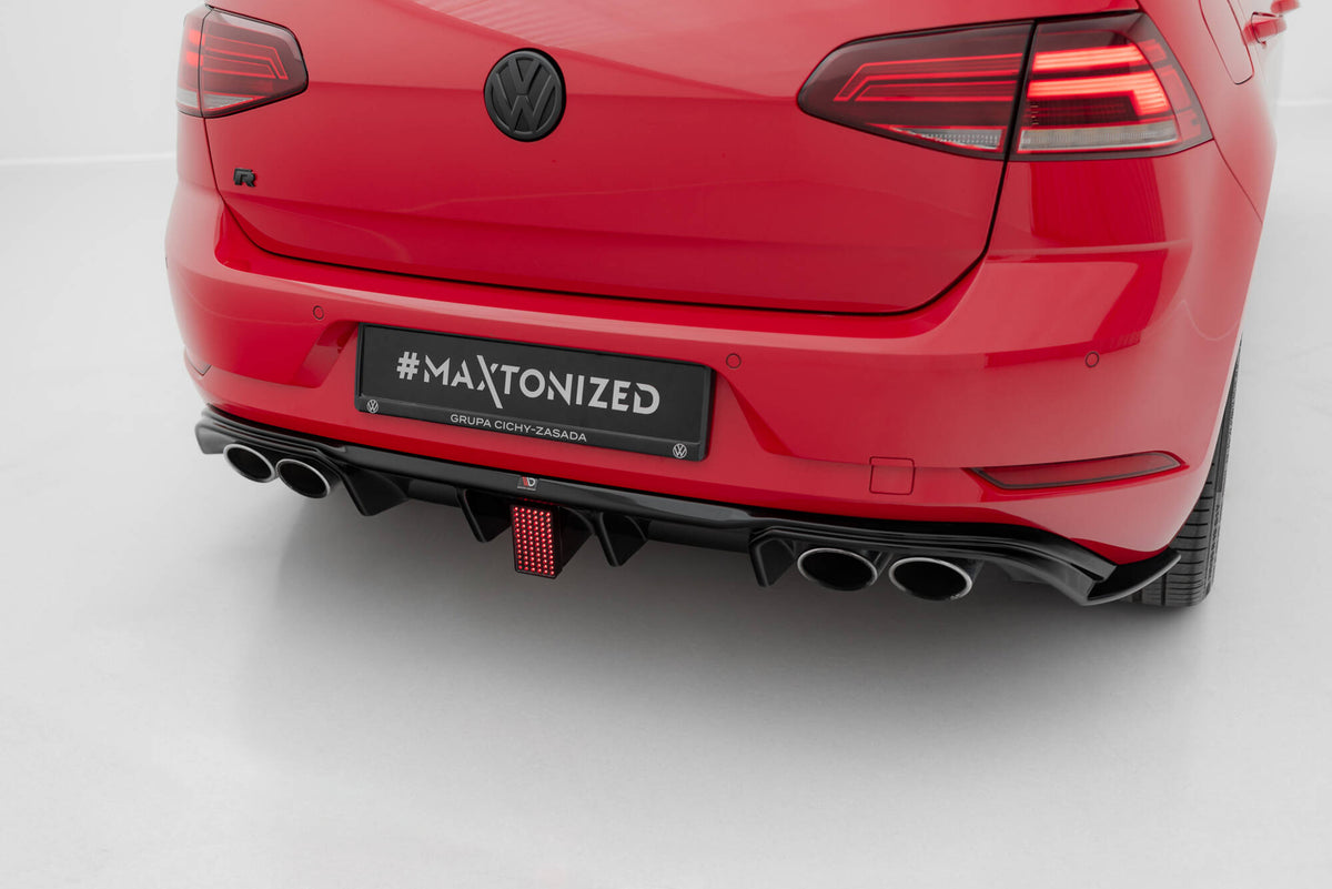 LED bremselys montert i bakre diffuser på VW Golf R MK7 Facelift
